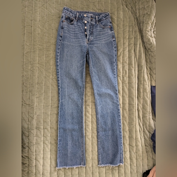 EUC Old Navy Extra High-Waisted Button-Fly Kicker Boot-Cut Jeans - Picture 2 of 6